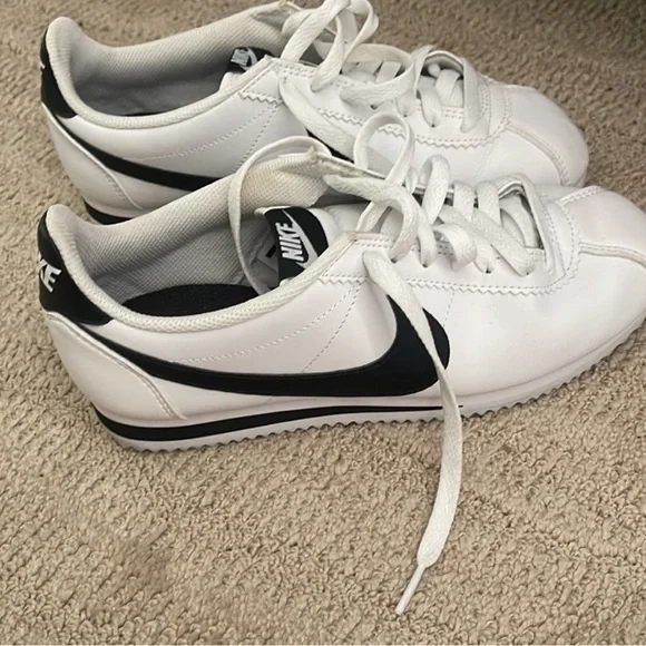 Classic Nike Cortez Basic SL White Black Swoosh Sneakers Retro Athletic Shoes - Picture 5 of 5